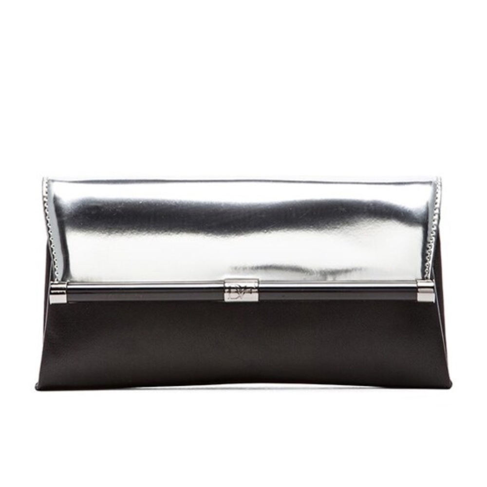 🌟 Diane von Furstenberg Metallic Envelope Clutch - Chic & Sleek 🌟